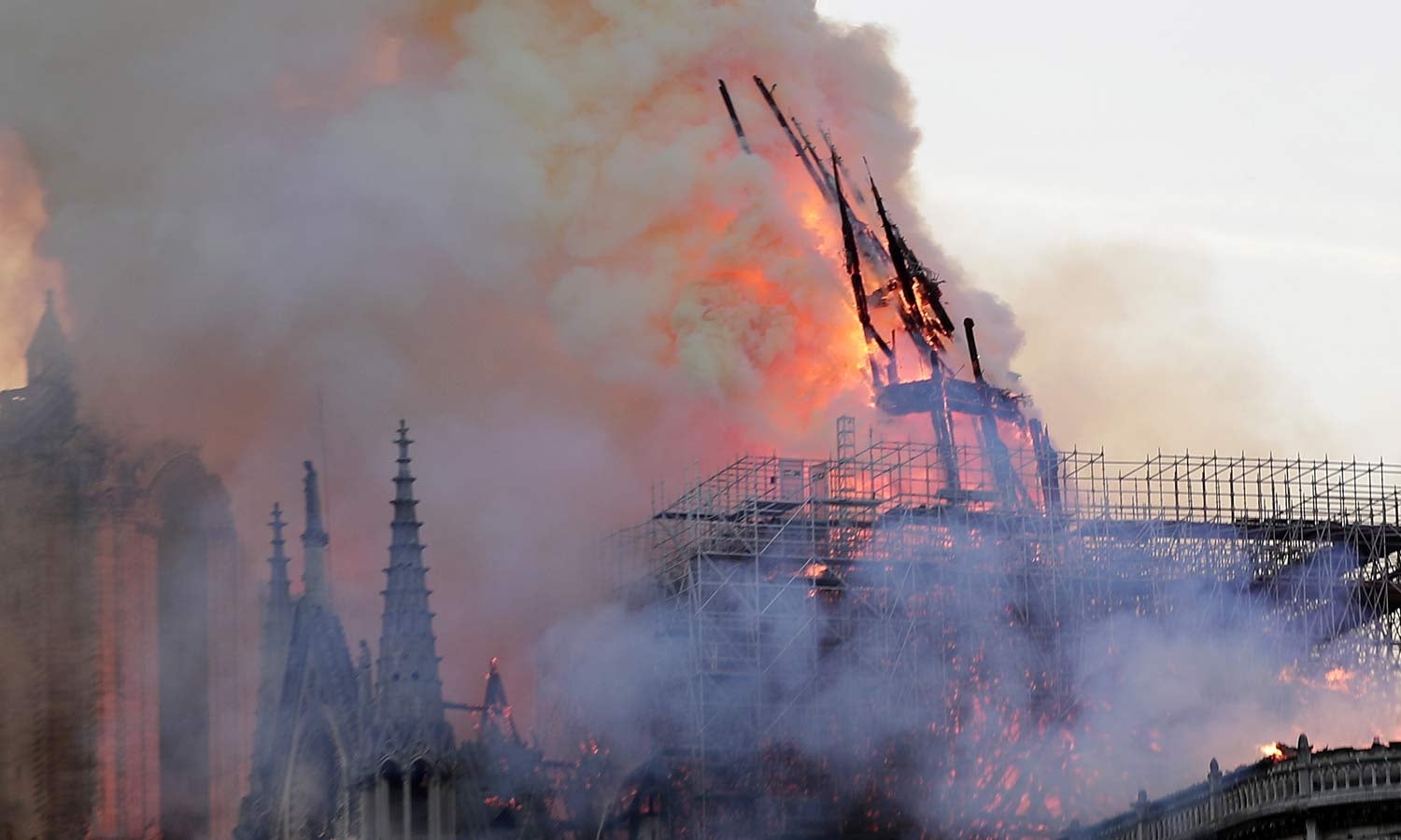 Fran�a abre concurso internacional para a reconstru��o do pin�culo de Notre-Dame