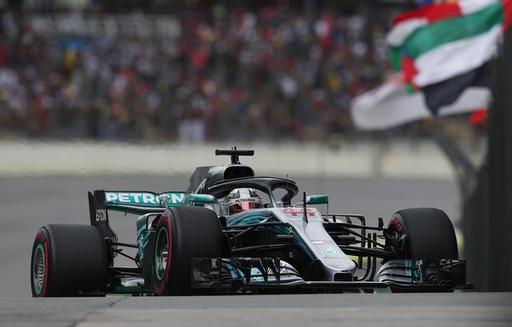 Hamilton na frente em S�o Paulo, na 100� pole position da Mercedes