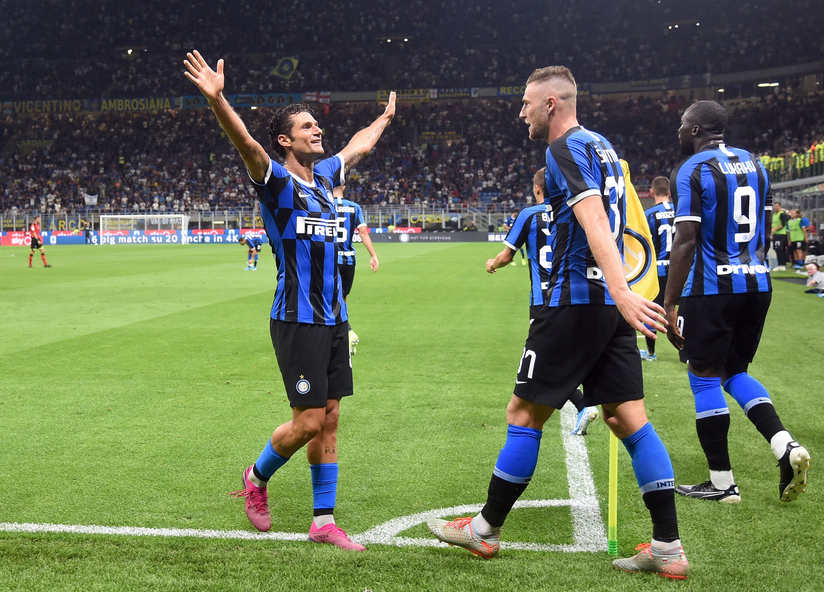 Inter de Mil�o goleia na rece��o ao Lecce no encerramento da primeira jornada