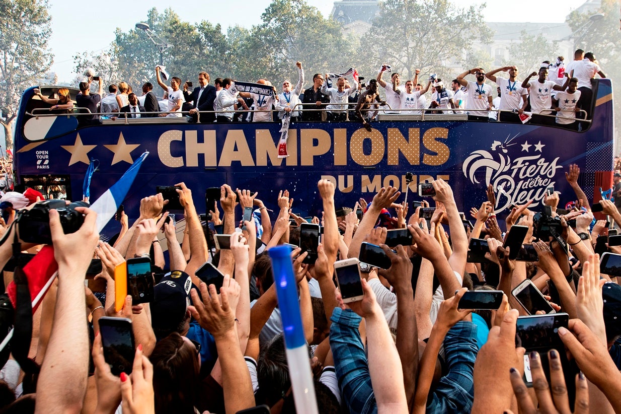 Campe�es do mundo festejam em Paris