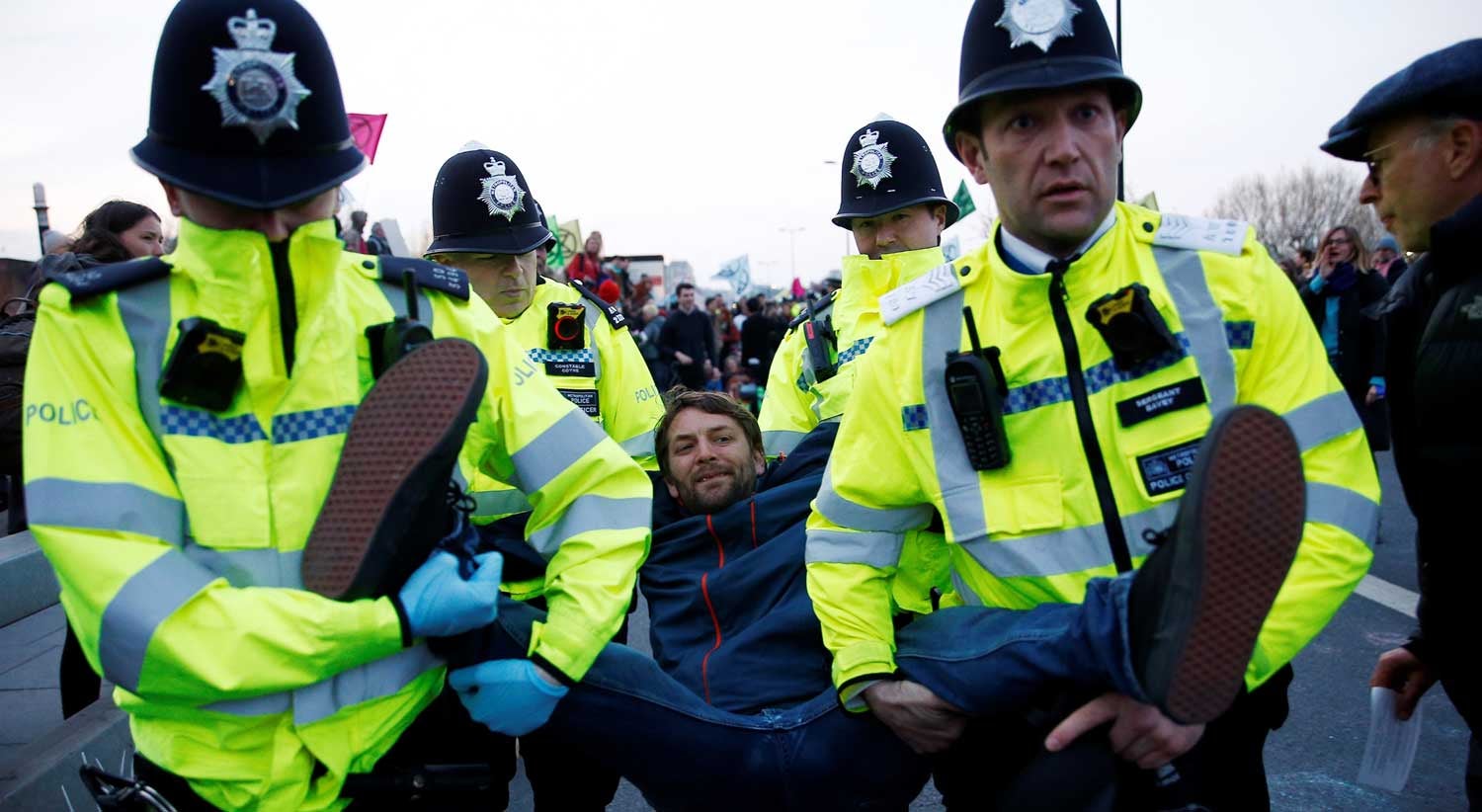 Londres. Mais de 100 pessoas detidas em protestos contra as altera��es clim�ticas