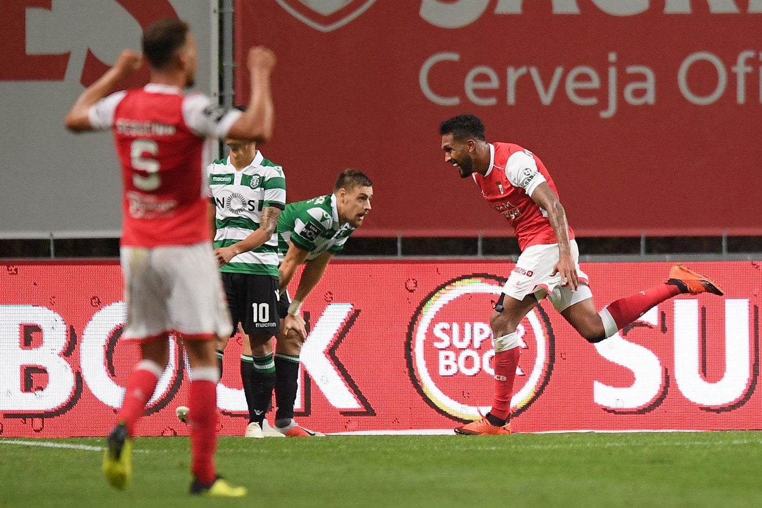 Sporting de Braga vence Sporting e iguala Benfica na lideran�a da Liga