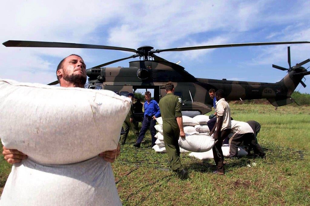 Mundo mobiliza-se para fazer chegar ajuda a Mo�ambique