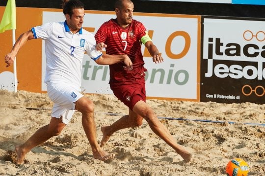 Futebol de praia: Portugal bate Fran�a e est� a um ponto da fase final do Mundial
