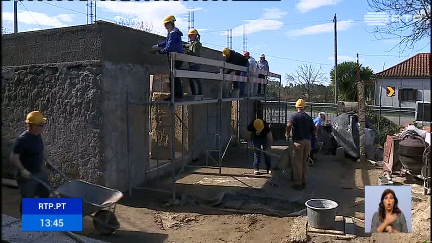 Voluntários de todo o mundo construiram casa solidária em Braga - RTP