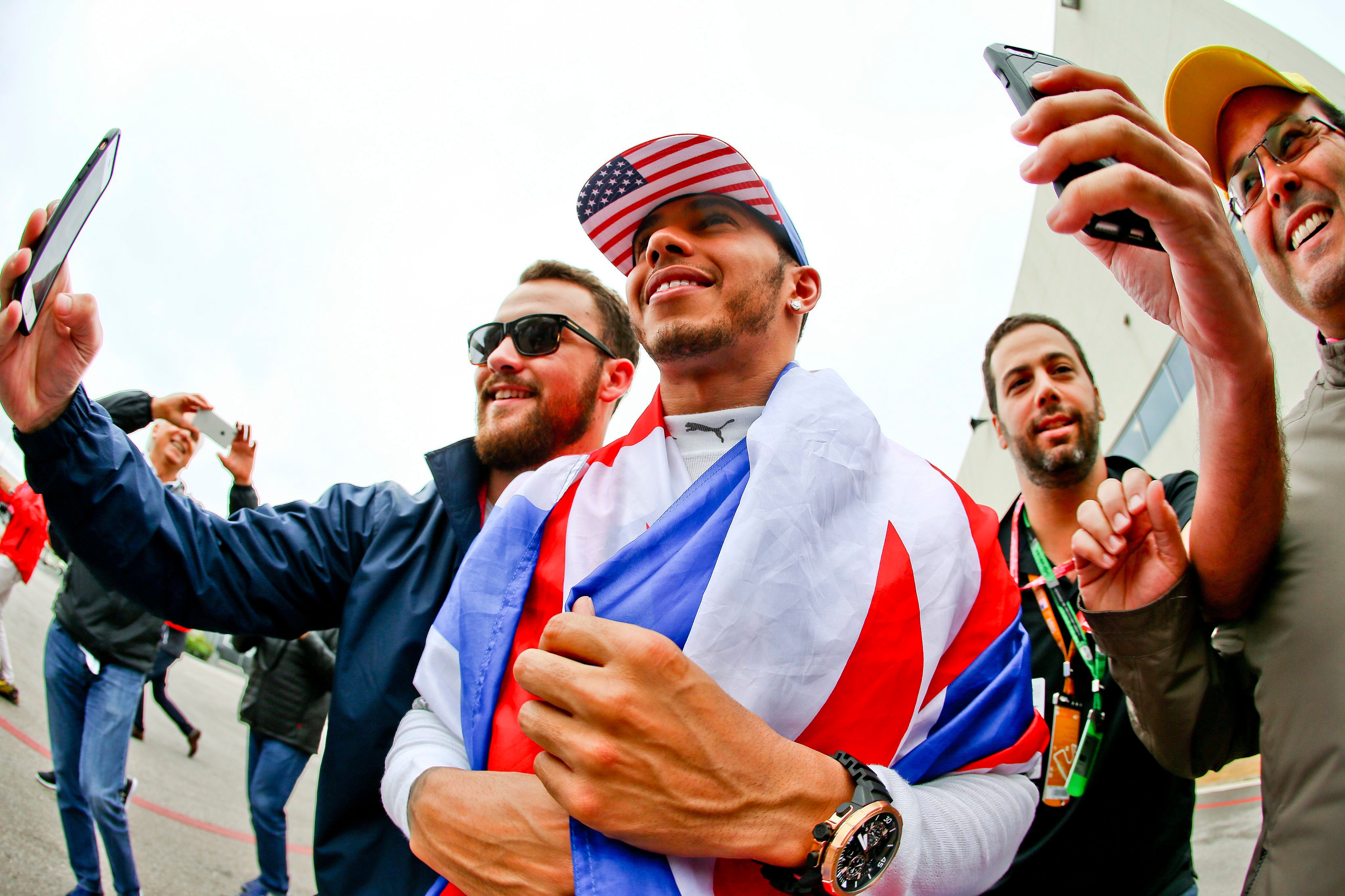 Lewis Hamilton fica na Mercedes at� 2020