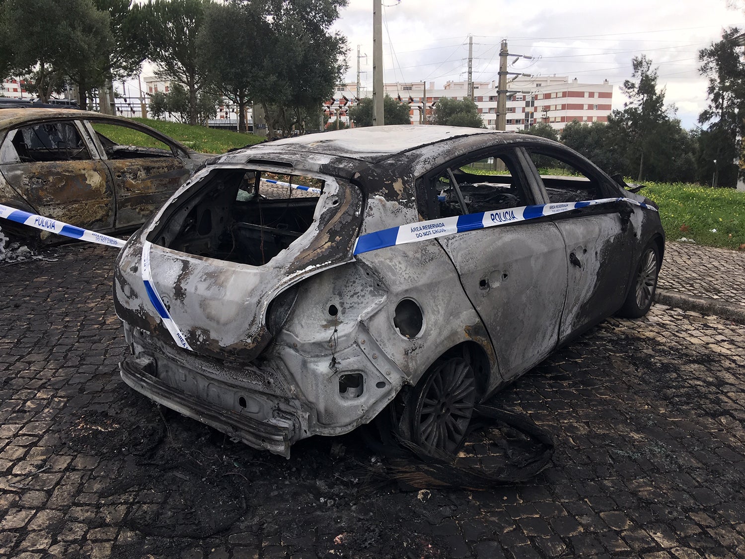 Viaturas incendiadas em v�rios pontos da grande Lisboa