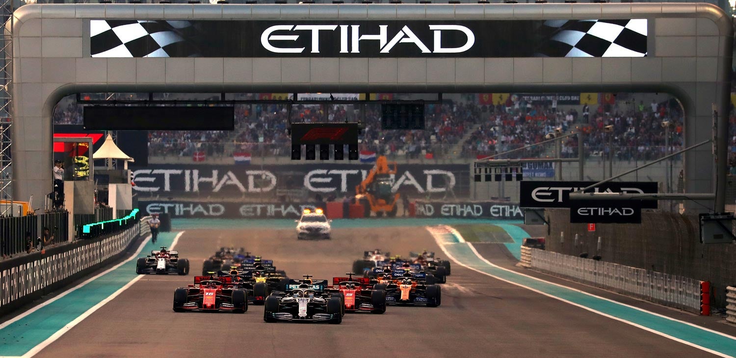 Hamilton vence derradeira corrida da temporada de F1 e bate recorde de pontos