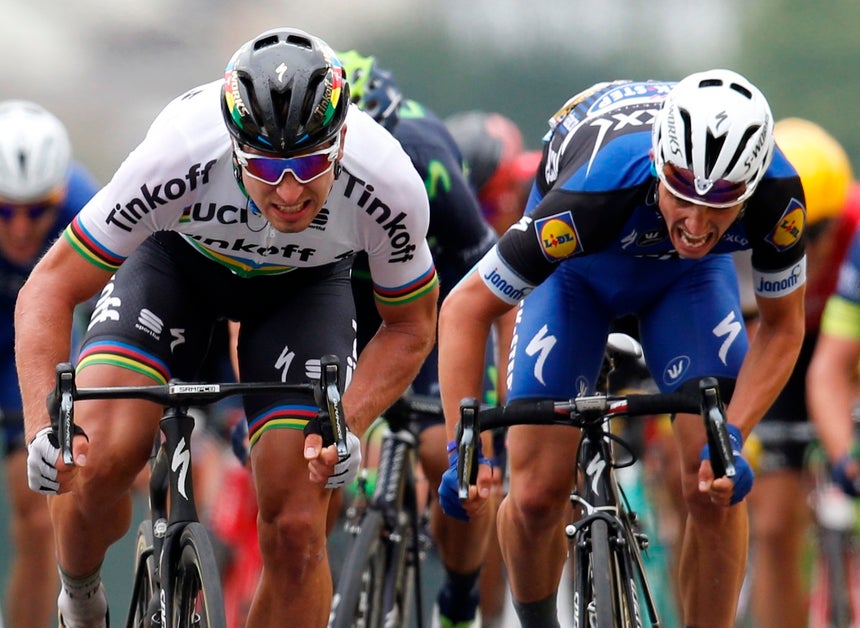 Sagan vence segunda etapa e veste a amarela