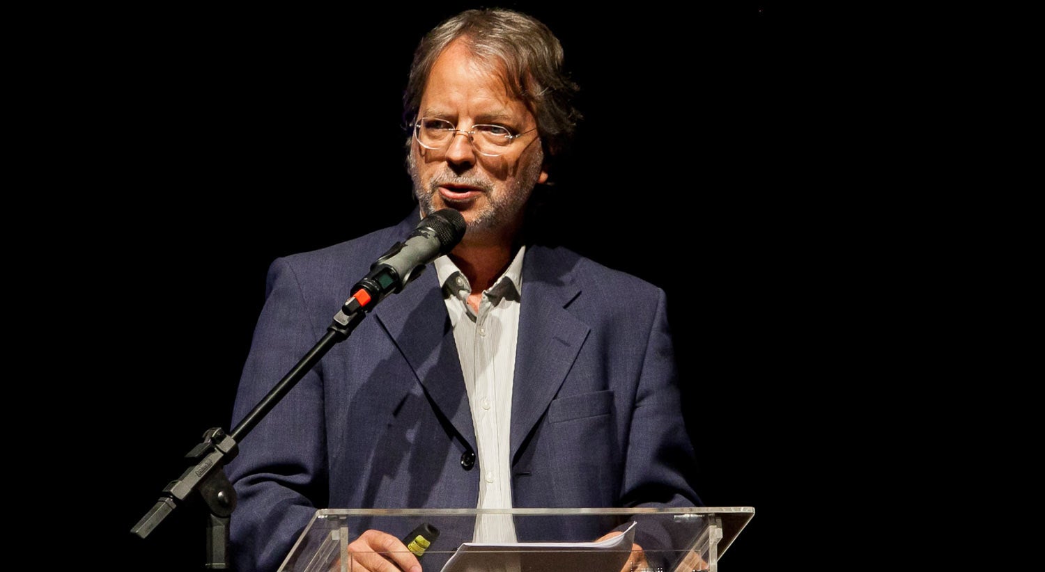 Mia Couto: O que vem a seguir � talvez o mais grave