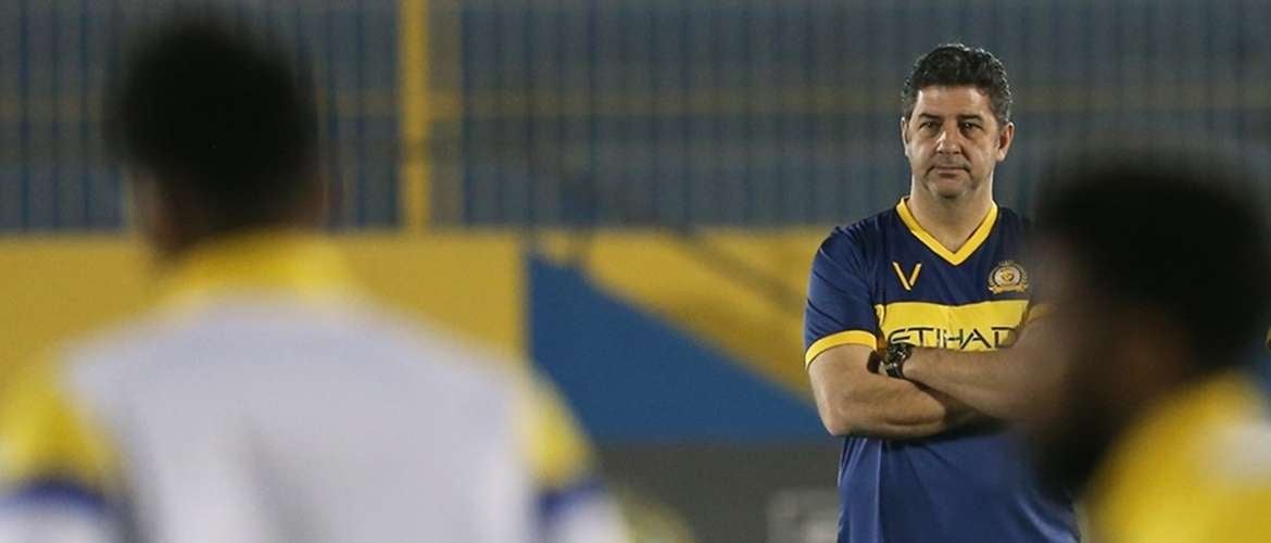 Benfica beneficiou mais com esta paragem, Rui Vit�ria � Antena 1