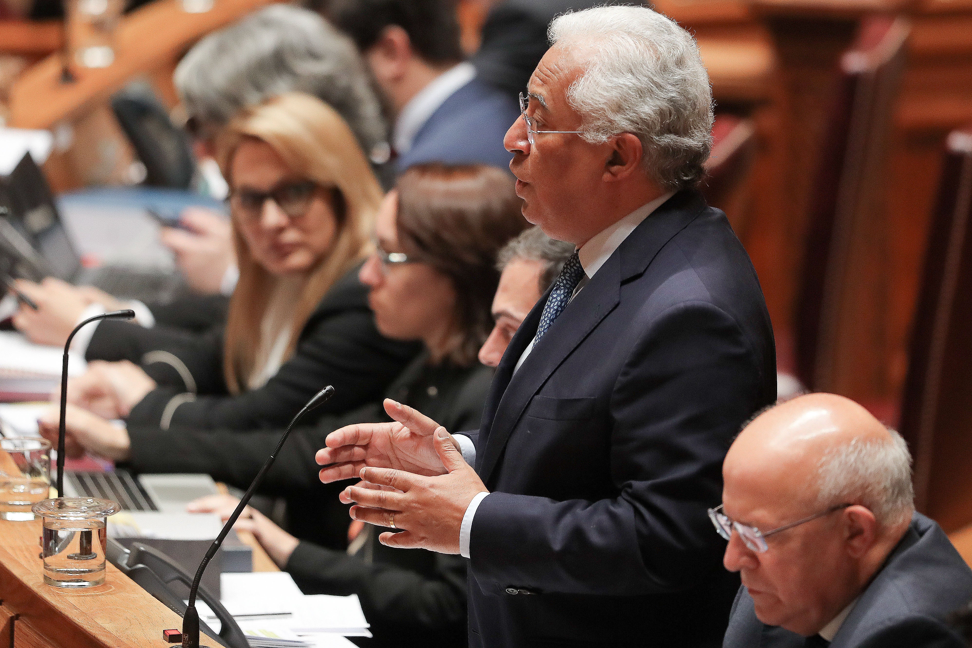 Combust�veis marcam debate parlamentar quinzenal