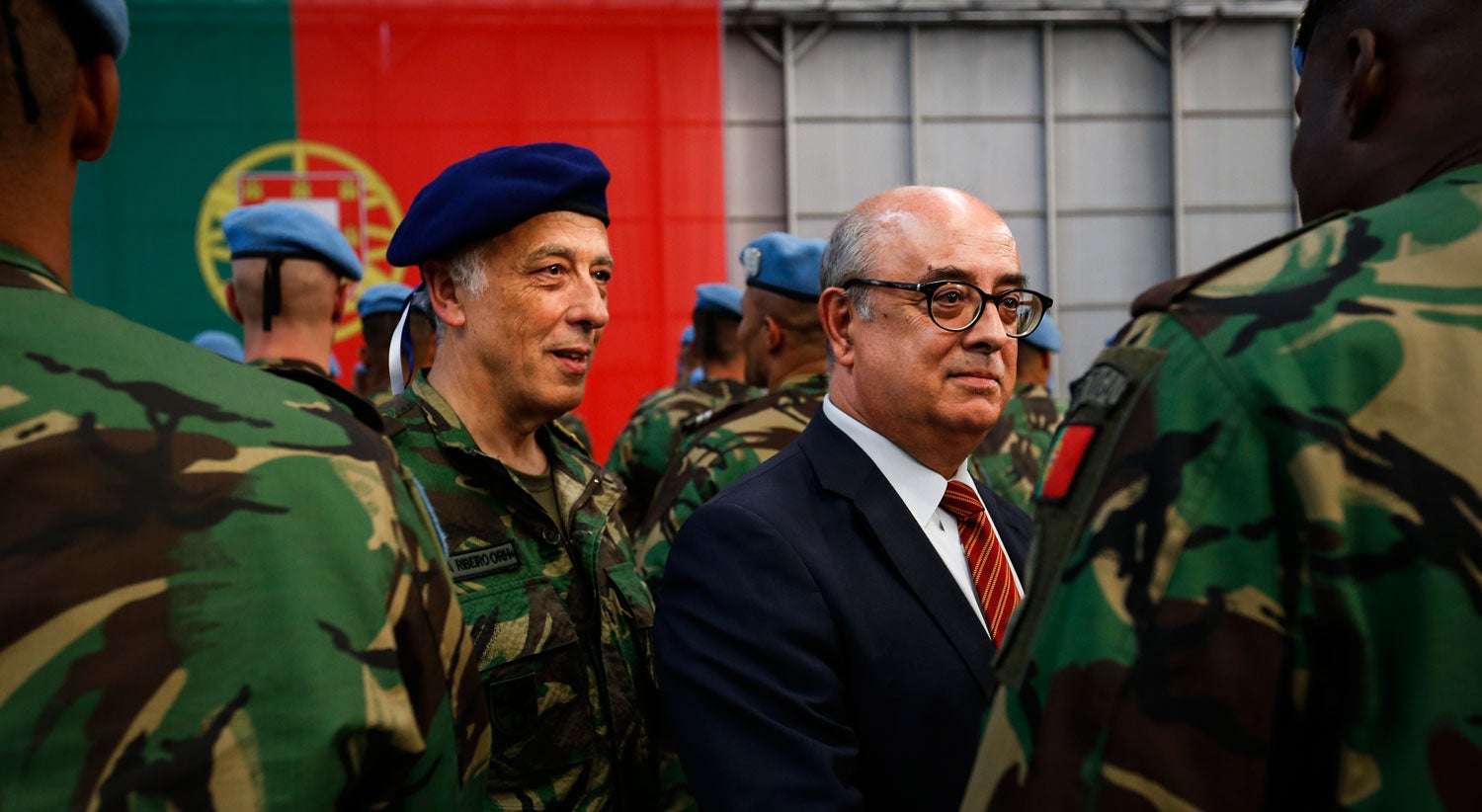 Ministro da Defesa sai para evitar desgaste nas For�as Armadas