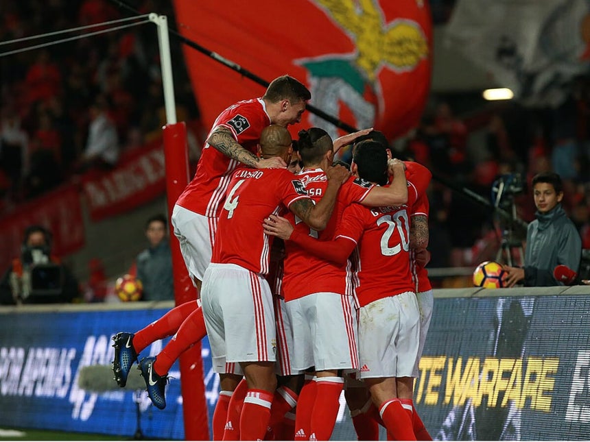 Plantel encarnado de `f�rias` at� ter�a-feira