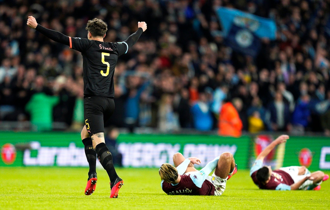 Manchester City vence Aston Villa e reconquista Ta�a da Liga inglesa