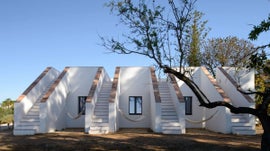 Imagem de Casa Modesta em Olh�o