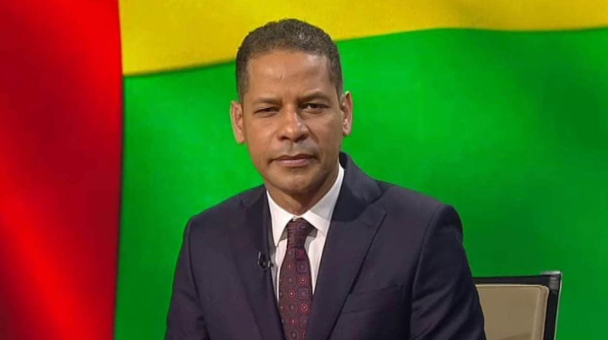O Acordo da Discórdia - Acordo Petróleo Bissau-Dacar / Angola: Manifs e Violência Policial / Violência em CV / ...