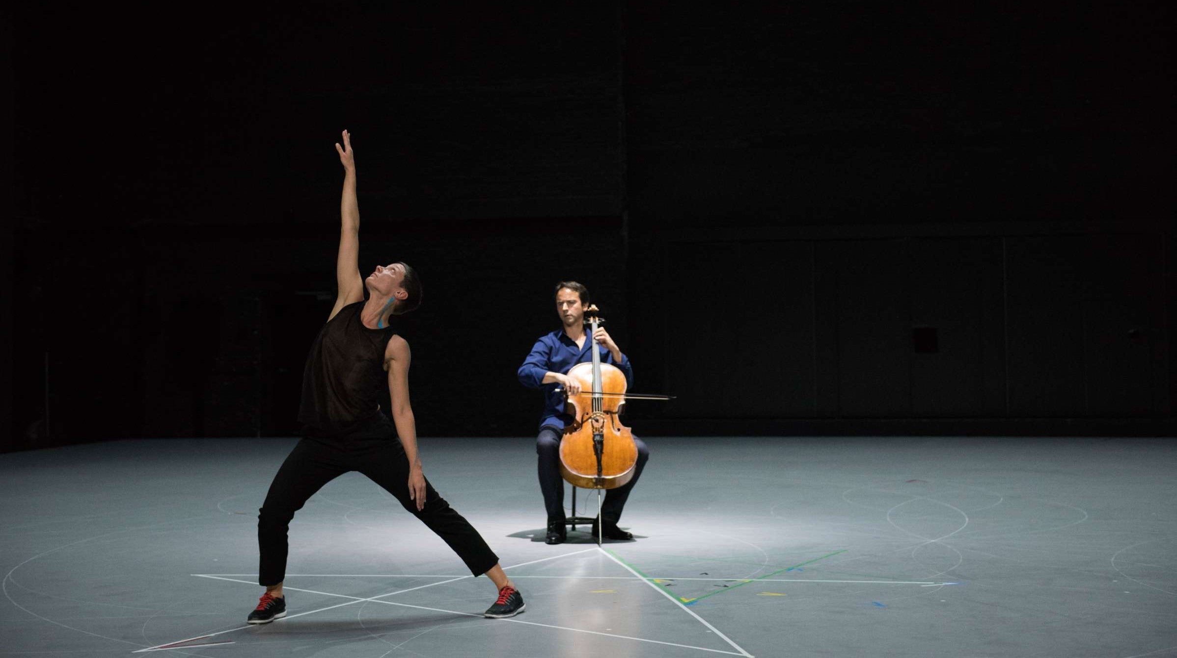 Mitten: Anne Teresa de Keersmaeker Encontra Bach