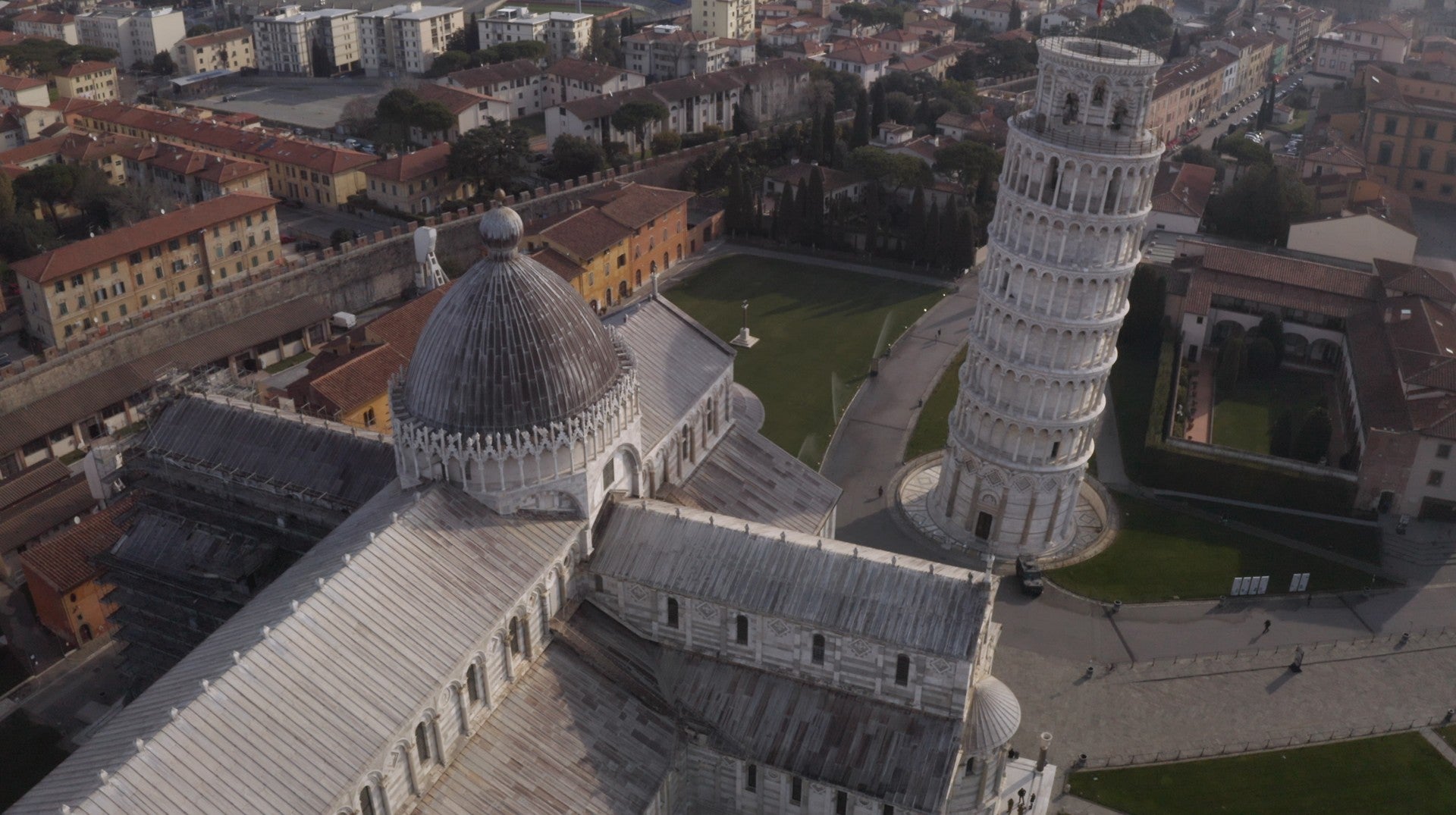 A Torre de Pisa, O Edifcio Inabalvel