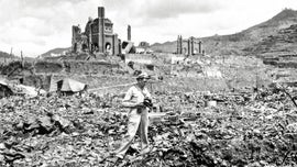 Imagem de Por Tr�s da Bomba At�mica