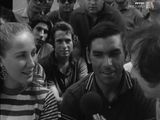 Entrevista a Joaquim Agostinho e sua Esposa durante a 36ª Volta a Portugal em Bicicleta.