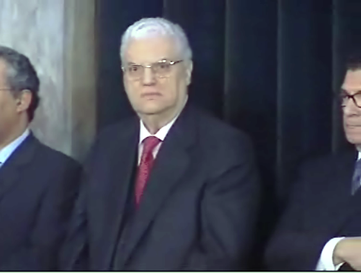 Freitas do Amaral Demite-se