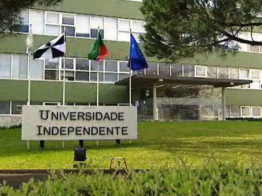 Polémica com a Licenciatura de Sócrates