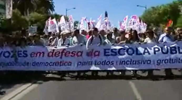 Manifestação a favor da Escola Pública