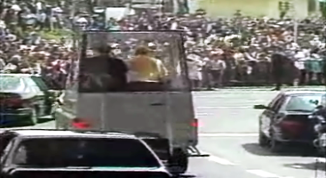 João Paulo II percorre as ruas de Lisboa