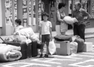 Reportagem sobre o transporte dos retornados de Angola