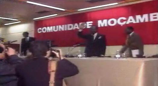 Comunidade moçambicana com o Presidente Joaquim Chissano
