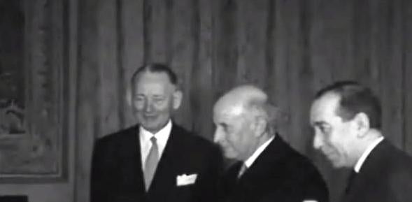 Américo Tomás recebe Dirk Stikker