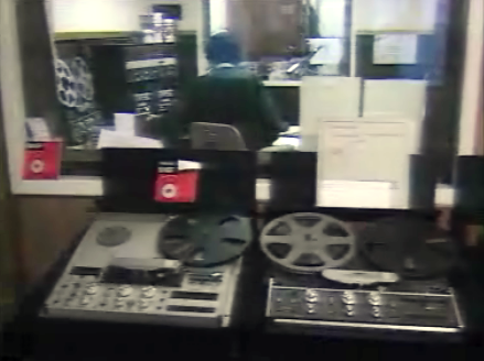 Governo contesta legalidade de emissões de rádios em cadeia