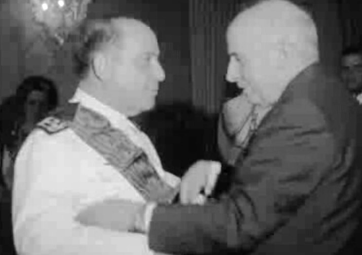 Américo Tomás condecora personalidades