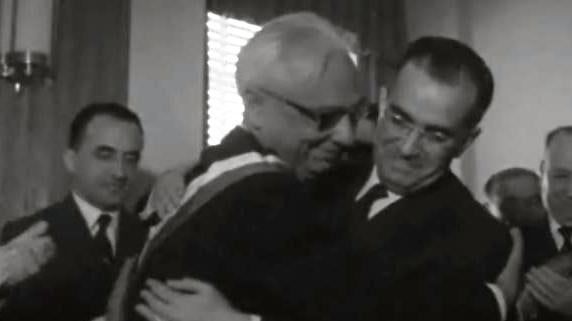 Condecoração de Raimundo Brito