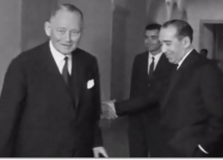 Secretário Geral da Nato almoça com Franco Nogueira