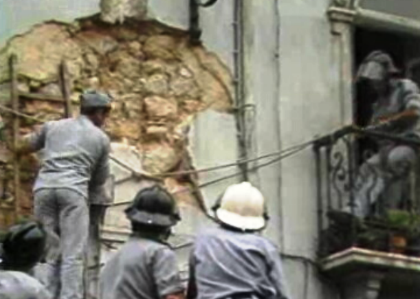 Desmoronamento de parede de um edifício