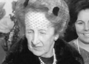 Gertrudes Tomás inaugura venda missionária de Natal