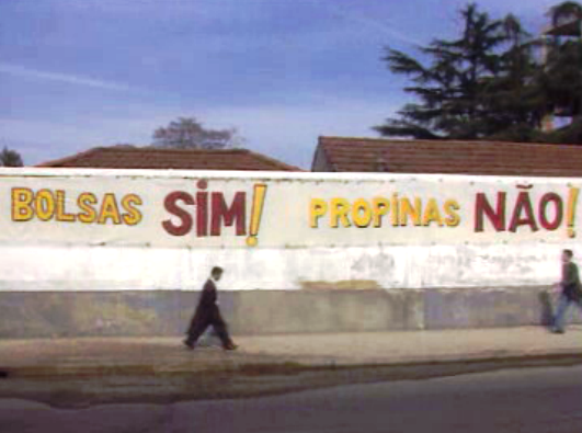 Vida portuguesa: Contestação à política da educação