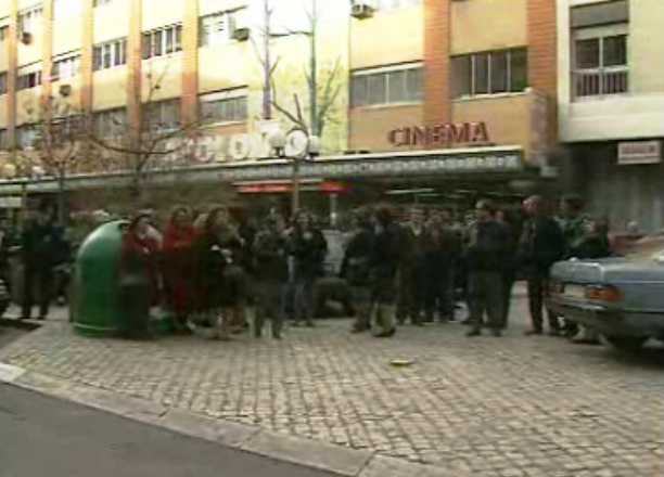Trabalhadores de fábrica de telefones protestam