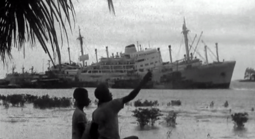 Paquete Niassa ancorado em Bissau