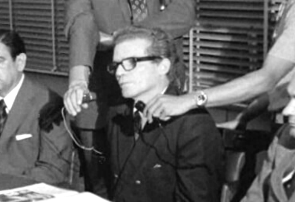 Conferência de imprensa do professor Noronha Feyo