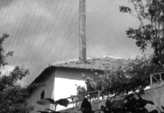 Poste telefónico dentro de casa em Covelos