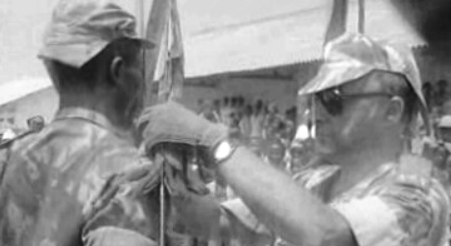 General Spínola preside cerimónia de juramento de bandeira na Guiné