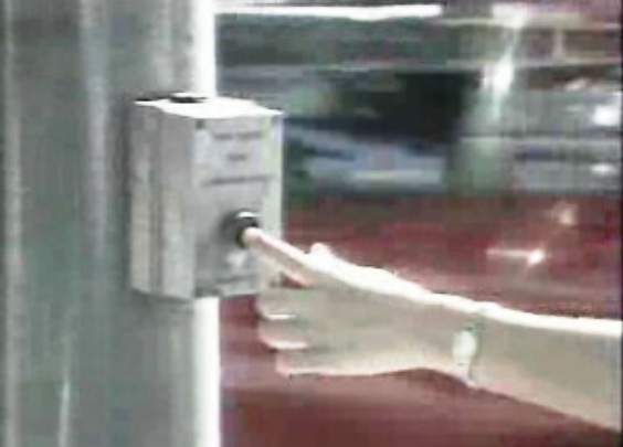 Pais de jovem eletrocutado num semáforo, processados