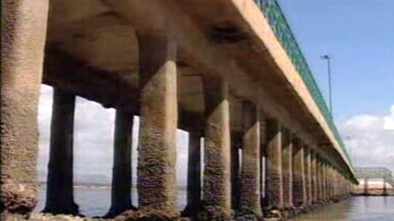 Ponte em mau estado de degradação