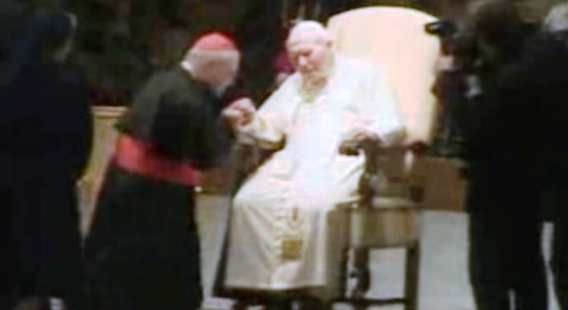 Papa recebe novos cardeais e familiares