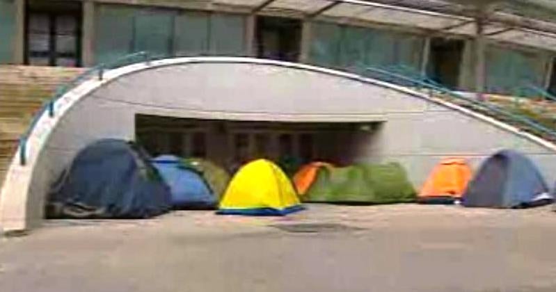 Fãs dos Tokyo Hotel dormem ao relento