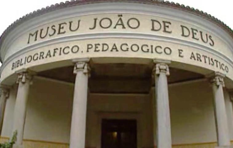 O Homem do A, E, I, O, U