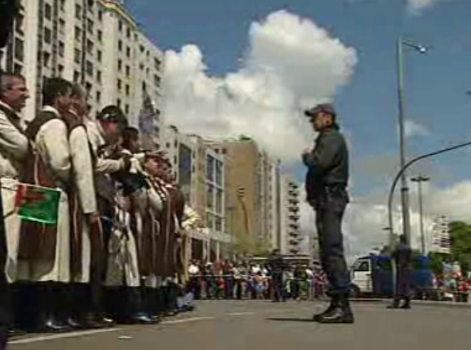 Fiéis acompanham Papa